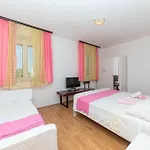 Borak Iii Apartment *
